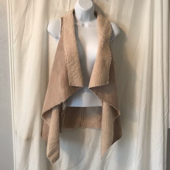 TCEC shearling vest - Picture 7 of 8